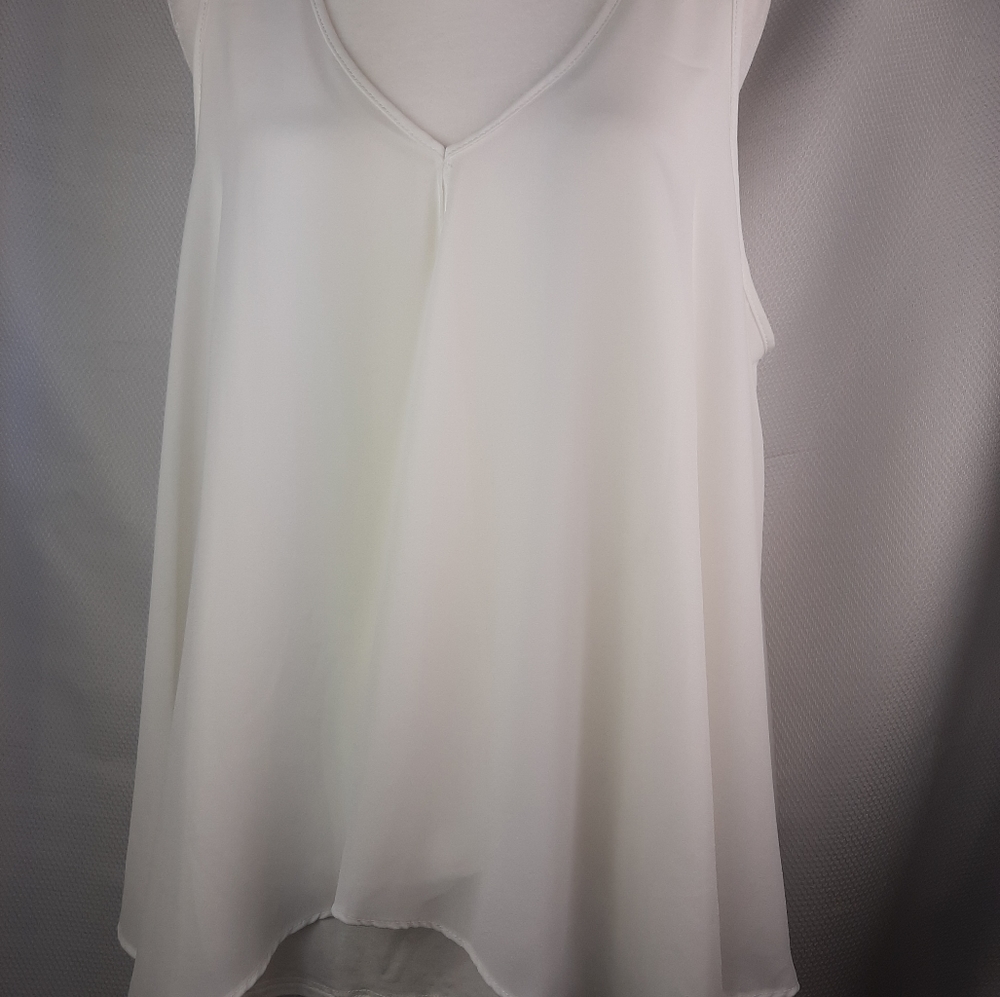 NWT Sleeveless Flyaway White Top 1X